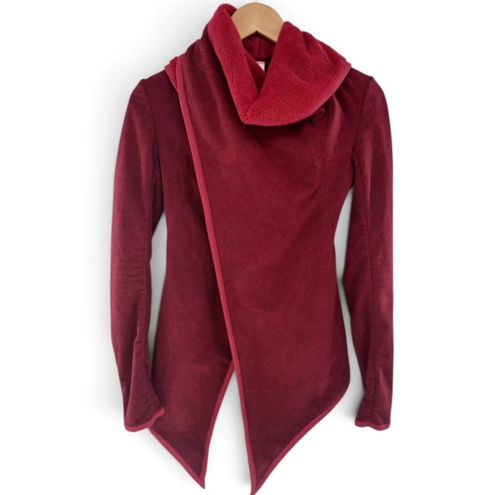 Lululemon Presence Of Mind Jacket Women 2 Deepest Cranberry Asymmetrical Fleece